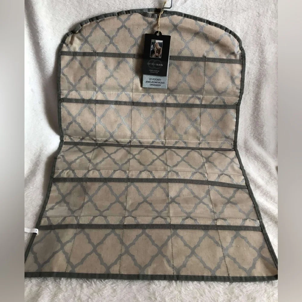 ✨🆕✨Brand New Candice Olson Jewelry Organizer